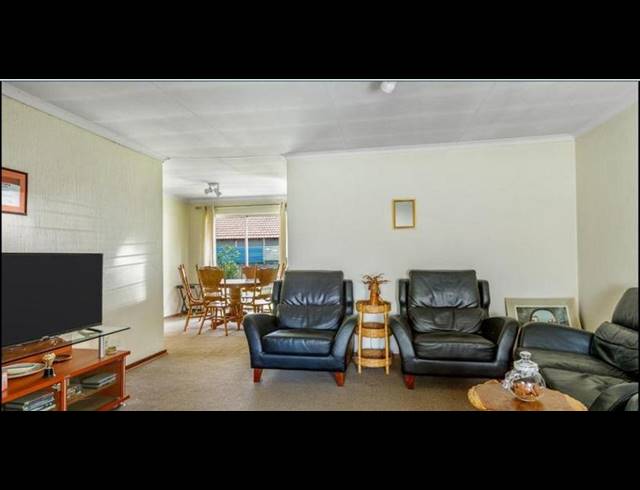 4 BEDROOM HOUSE FOR SALE IN BLOUBOSRAND